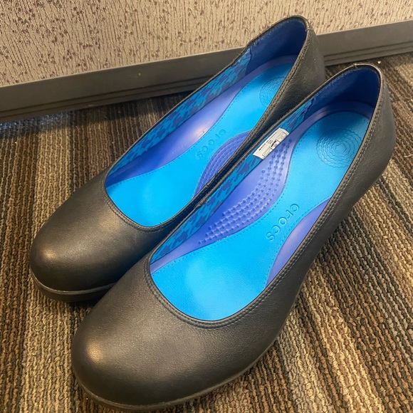 CROCS A-LEIGH closed Toe Wedge Black Leather Slip On Heel Shoe; Women’s Size 9 - Picture 1 of 8